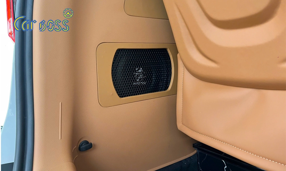 Độ loa Subwoofer Kia Carnival