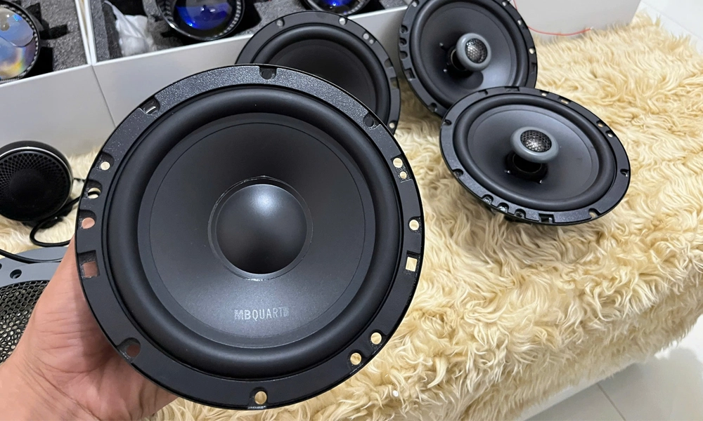 Loa cánh cửa ô tô MB Quart