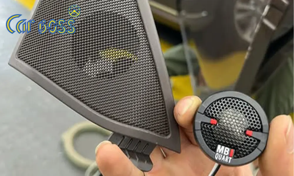 Bổ sung loa treble nhỏ giúp dải âm cao trong trẻo hơn khi nâng cấp âm thanh Toyota Yaris Cross