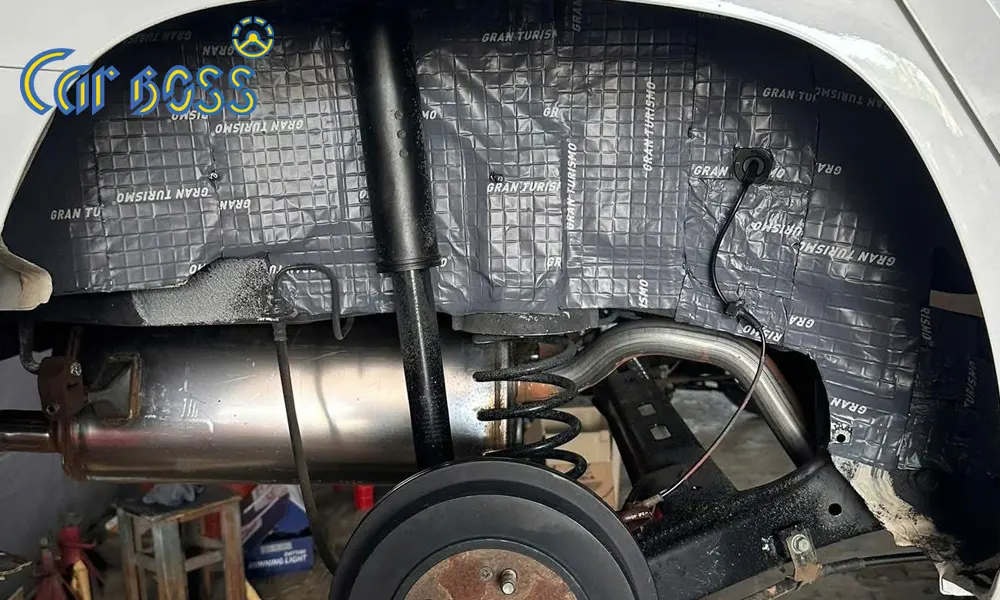Hệ thống hốc bánh xe Everest được bọc kín vật liệu giảm chấn Gran Turismo giúp xe vận hành êm ái hơn
