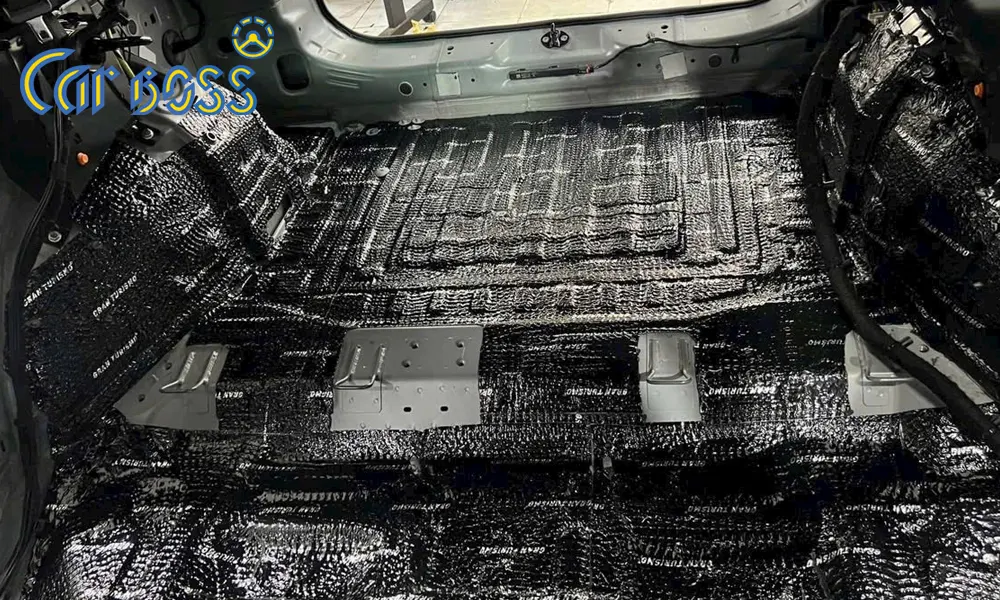 Kỹ thuật xử lý âm thanh sàn khoang hành lý, triệt tiêu tiếng vọng âm từ phía sau xe Mazda CX3