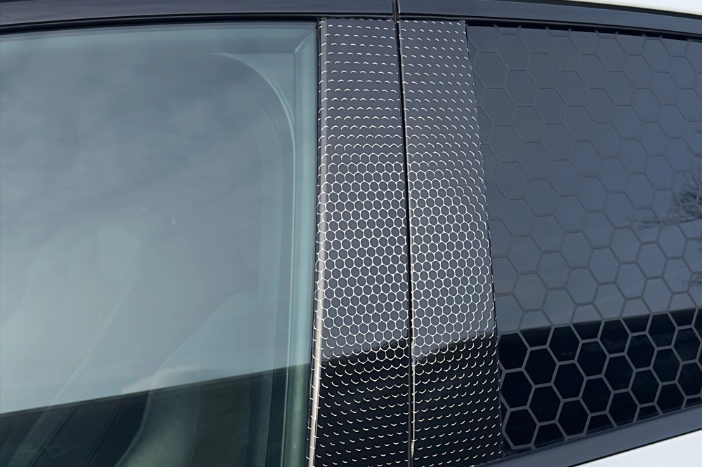Dán decal ô tô: Bảng giá và xu hướng đổi màu xe mới nhất 19 Dán decal cột B cột C ô tô tăng vẻ đẹp sang trọng