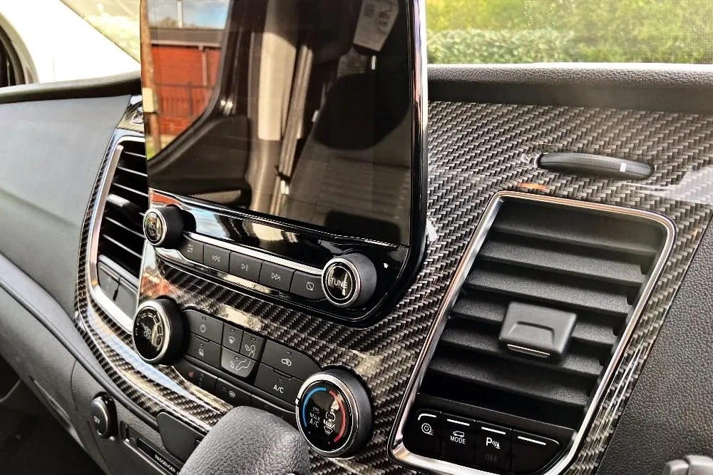 Dán decal ô tô: Bảng giá và xu hướng đổi màu xe mới nhất 20 Dán decal nội thất ô tô nâng tầm không gian cabin
